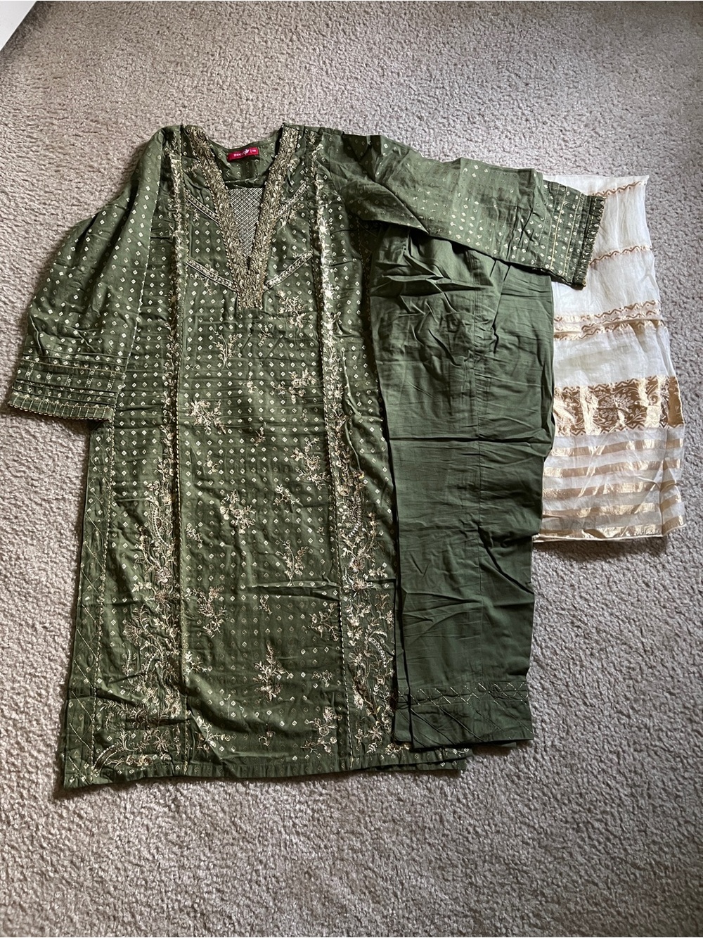 Pakistani Dress - Picture 4 of 5